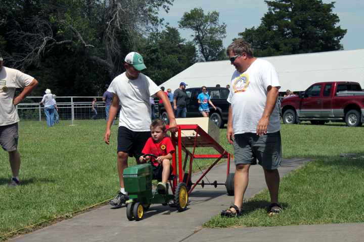saturday, vinland fair, pedal, pedal tractor, tractor pull